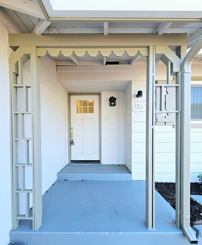 Foto del edificio - Remodeled 3-bed/2-bath Single Family Home ...