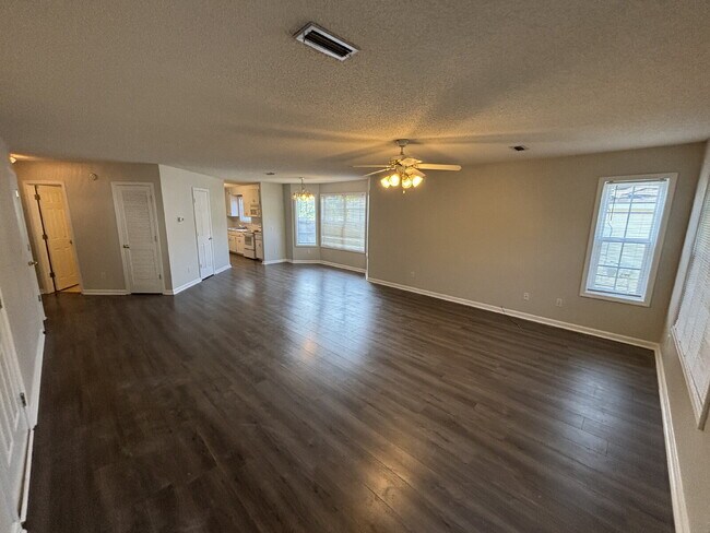 Foto del edificio - 165 Radford Cir