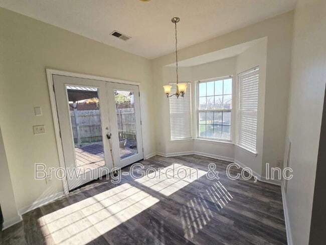 Building Photo - 1657 Comanche Run