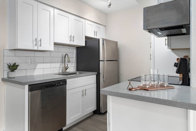 Foto del edificio - Monterey Village