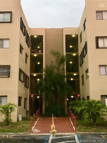 Foto del edificio - 8615 NW 8th St