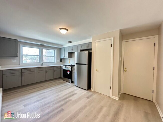 Building Photo - 2509 W 111th St