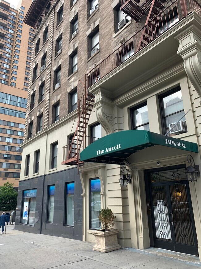 Foto del edificio - 231 W 96th St