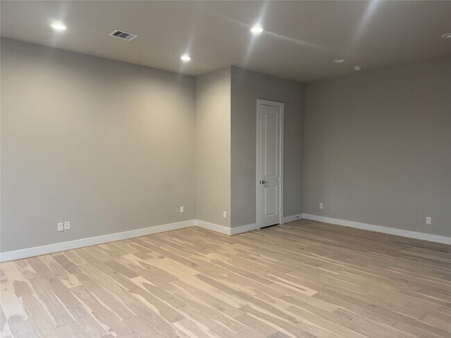 Building Photo - 540 Janisch Rd