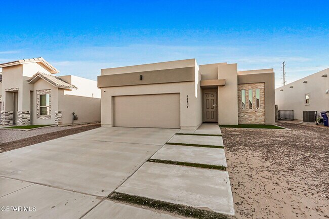 Foto del edificio - 14804 John McNeely Ave