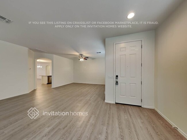 Foto del edificio - 9424 West Riverside Avenue