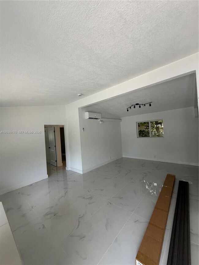 Foto del edificio - 3220 Plaza St