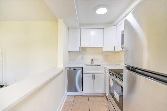 Building Photo - 391 SE 19th Ave