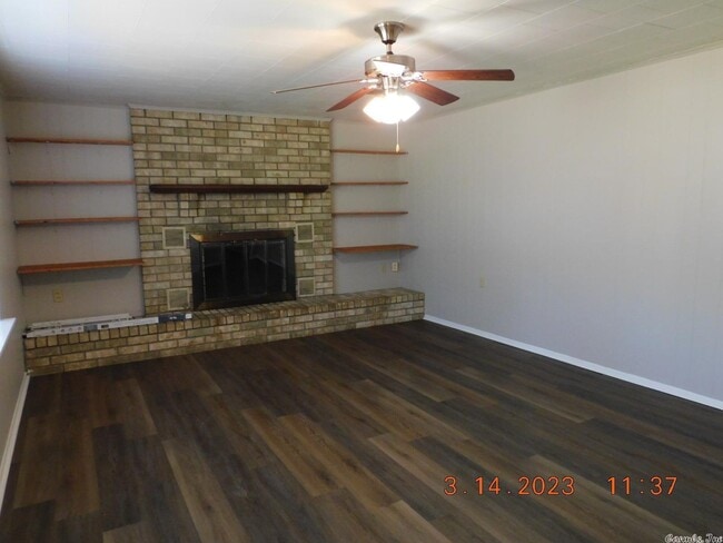 Foto del edificio - 2607 Meadowlake Rd