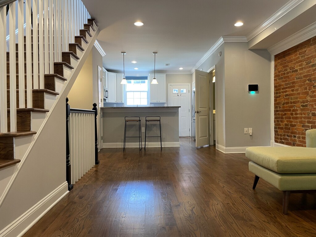Primary Photo - 1305 Montello Ave NE