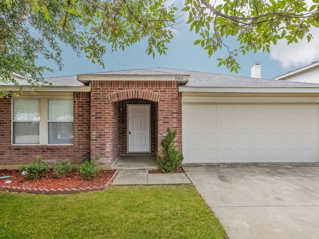 Building Photo - 8804 Seven Oaks Ln