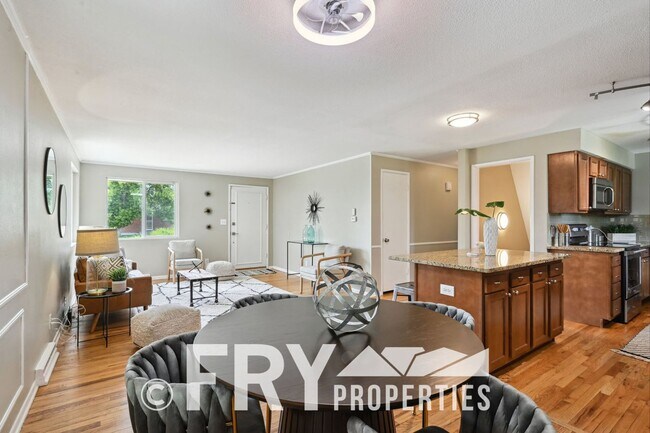 Foto del edificio - Harvey Park Restored Brick Ranch