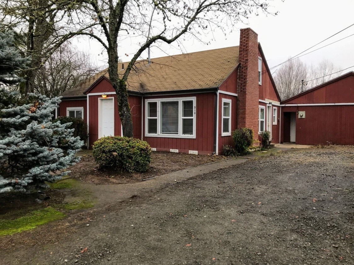Primary Photo - 3 br, 1 bath House - 310 SE Gregory Dr