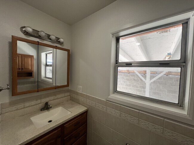 Foto del edificio - 575 Ash St SE