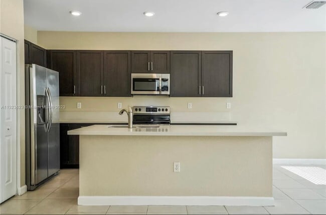 Foto del edificio - 3440 W 110th St