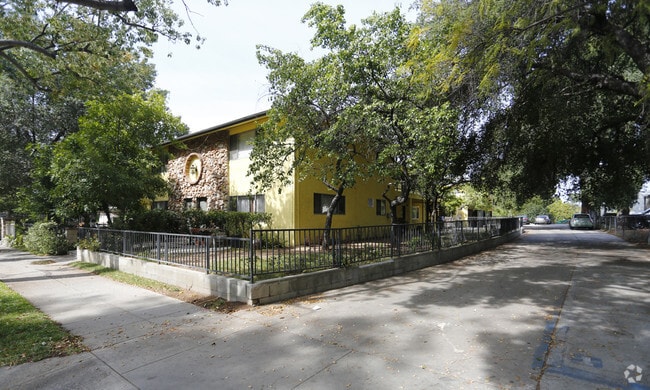 Building - 1599 N Raymond Ave