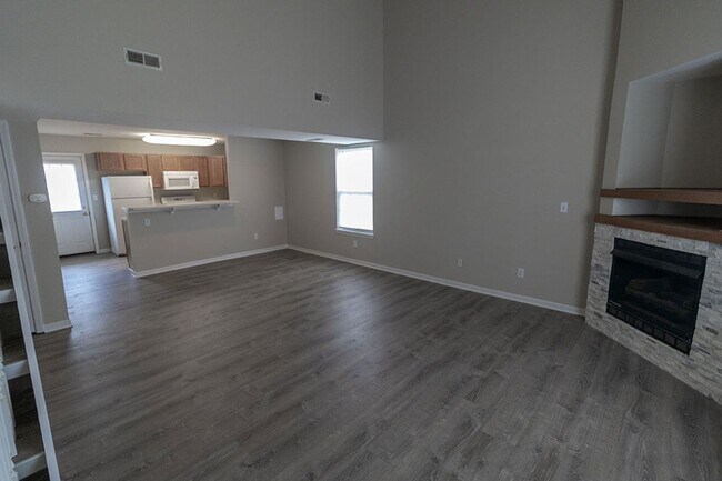 Building Photo - 3306-3308 Dove Dr