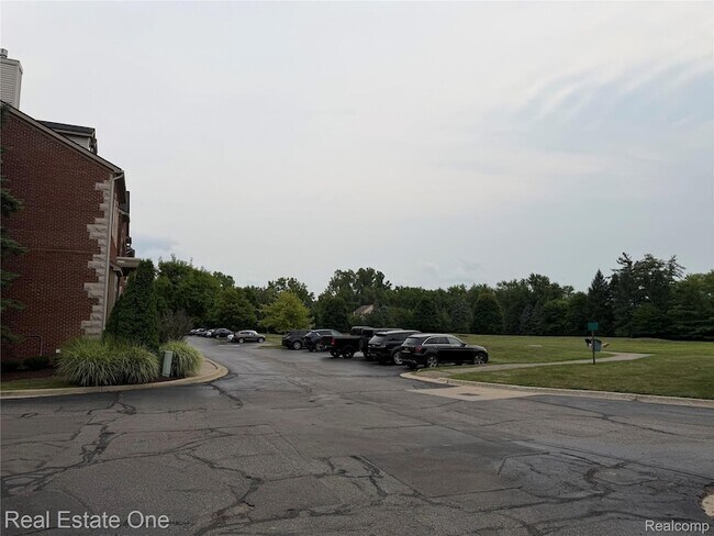 Foto del edificio - 29285 Glen Oaks Blvd E