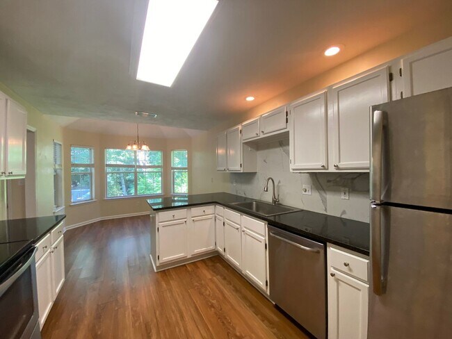 Foto del edificio - 2224 Tanglewood Terrace