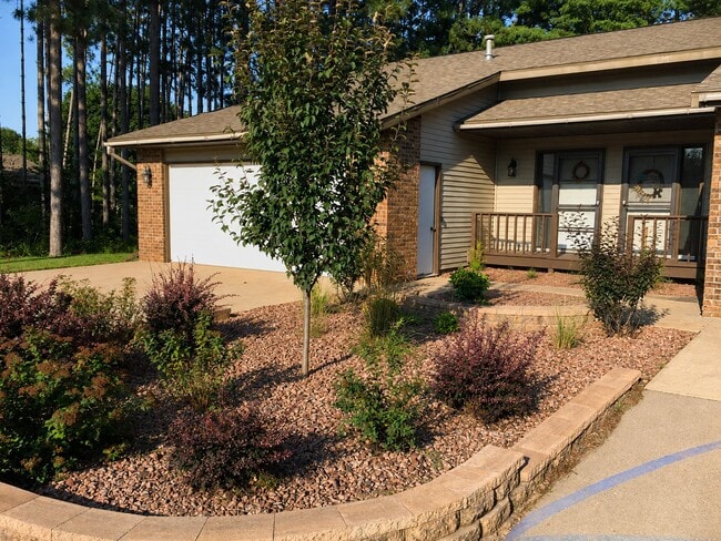 Building Photo - 3320 Rosewood Dr