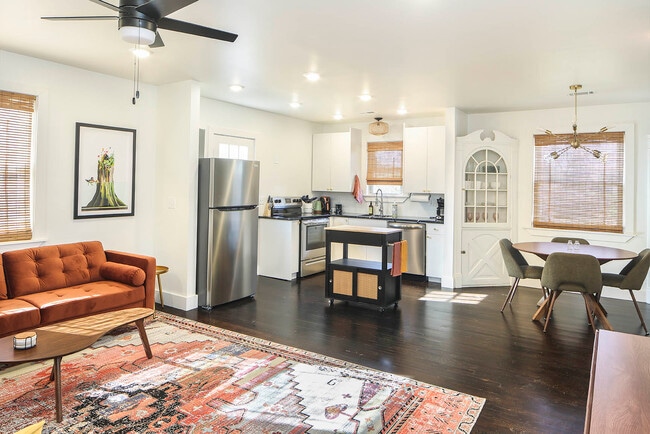 Foto del edificio - 1104 Matthews Pl