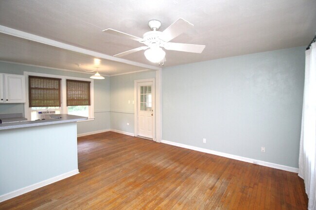 Foto del edificio - Coming Available 9/8! 3-Bedroom Near Downt...