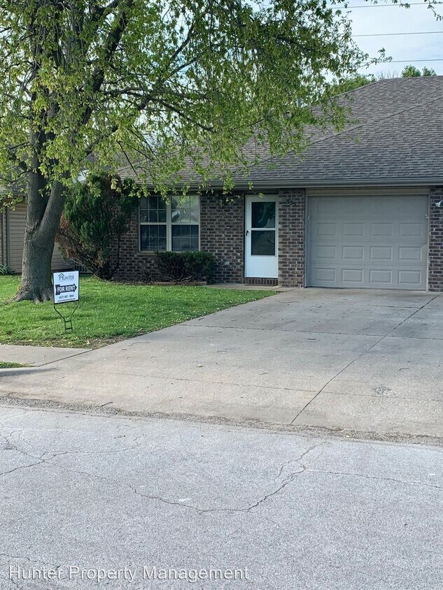 Foto principal - 935-935 W Edgewood St