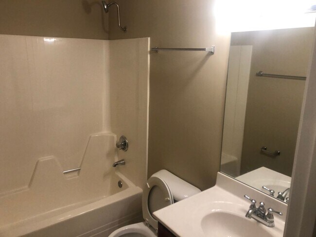 Foto del edificio - Charming 4-Bedroom Cape Cod Home in Knoxville