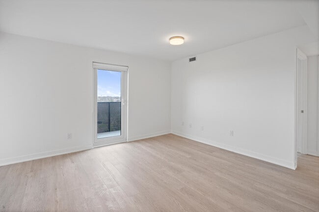 Building Photo - 480 Wilson Ave