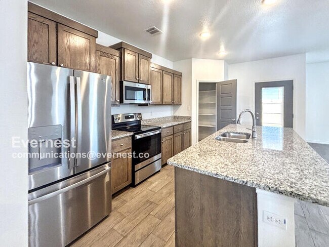 Foto del edificio - 2239 Hornbeam St