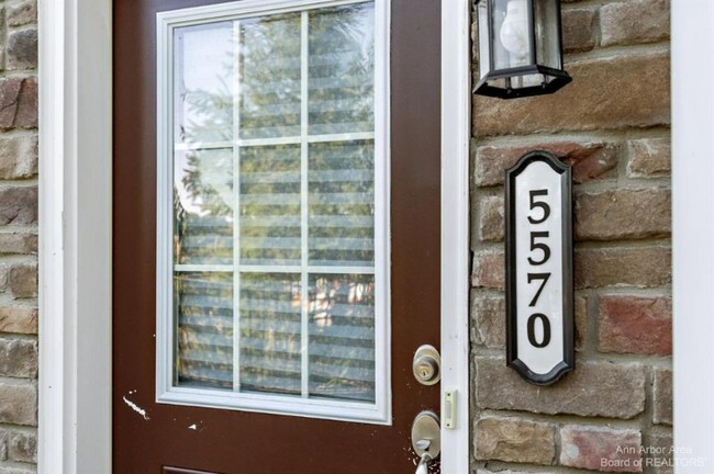 Foto del edificio - 5570 Arbor Chase Dr
