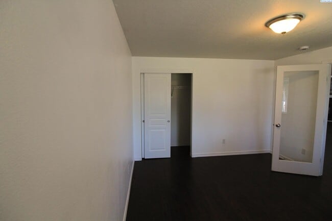 Building Photo - 4 bedroom, 2 1/2 bath home in Pasco