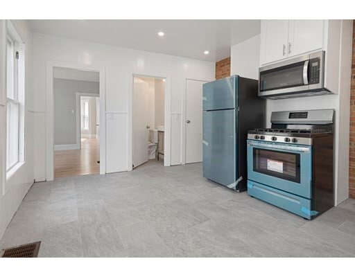 Building Photo - 55 Hano St