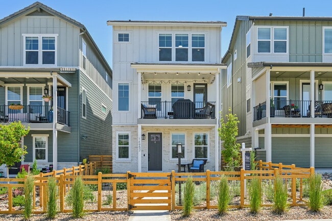 "Experience Spacious Comfort: 4-Bed, 3.5-Bath Retreat on Gladshine Drive!" - "Experience Spacious Comfort: 4-Bed, 3.5-Bath Retreat on Gladshine Drive!" Apartment