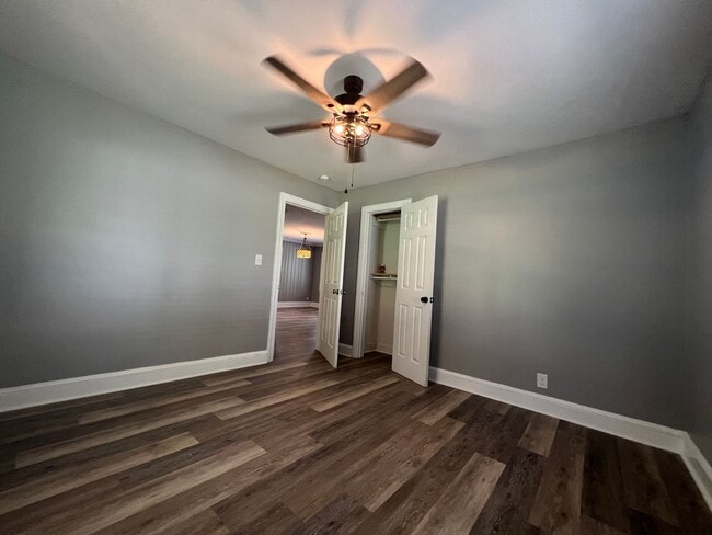 Foto del edificio - MOVE-IN READY!