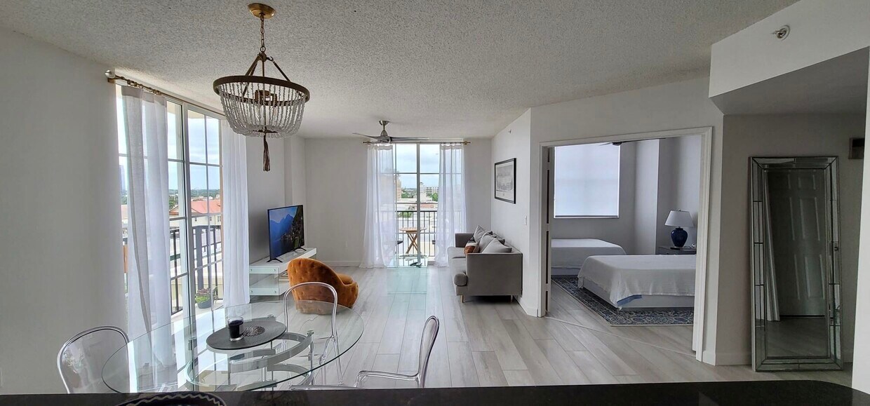 Foto principal - 651 Okeechobee Blvd