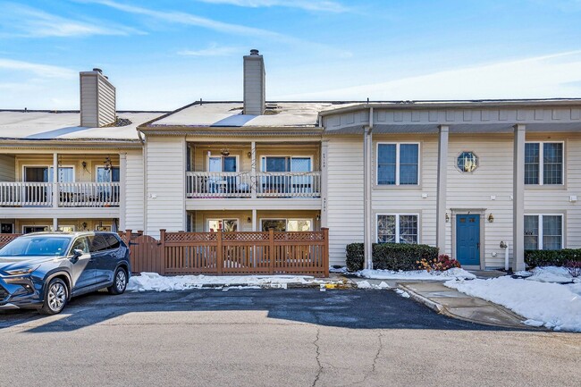 Very Nicely Update Condo in Prime Location! - Very Nicely Update Condo in Prime Location!