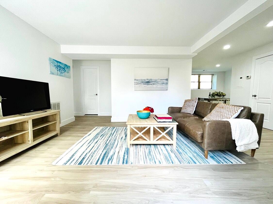 Foto principal - 136 Albany Blvd