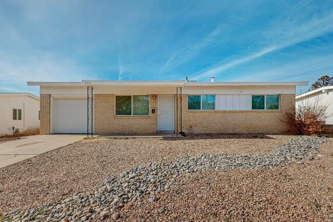 Building Photo - NE Mid-Century Modern 3 Badroom 1.5 Bath with garage