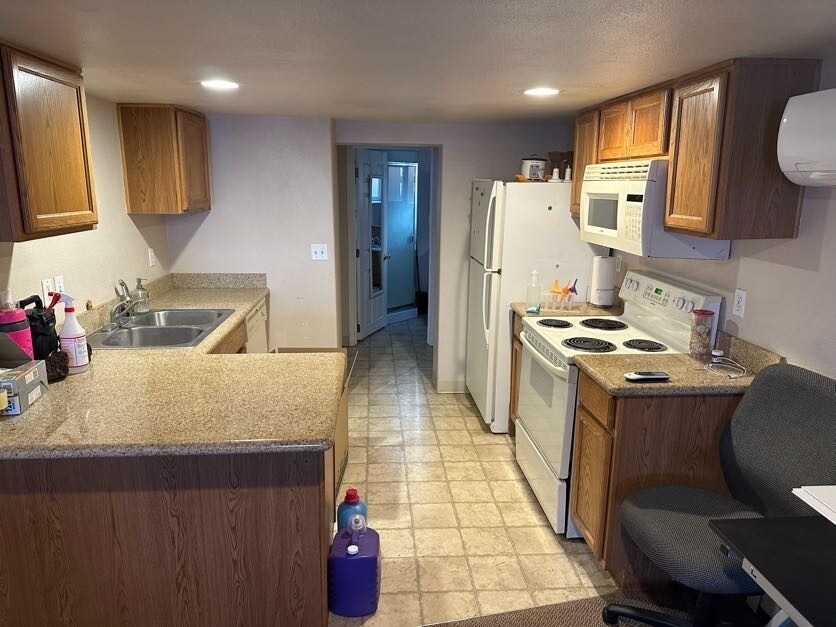 Kitchen - 235 N Alameda Ave