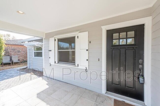 Building Photo - 596 Seaspray Ave