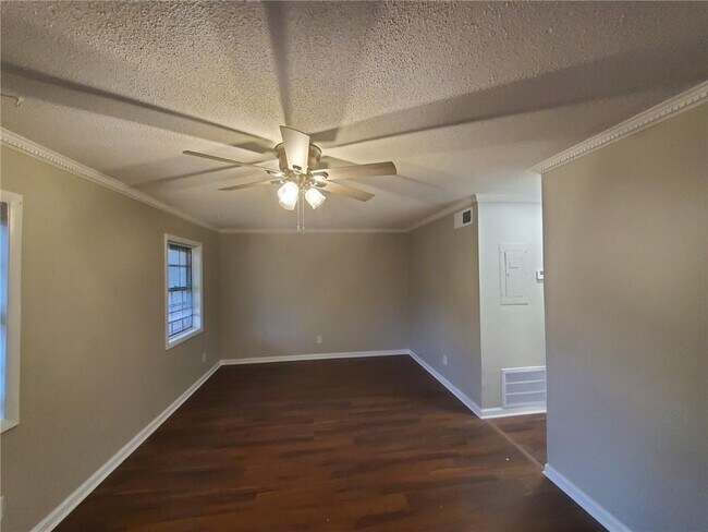 Building Photo - 1317 Kingsgate Dr