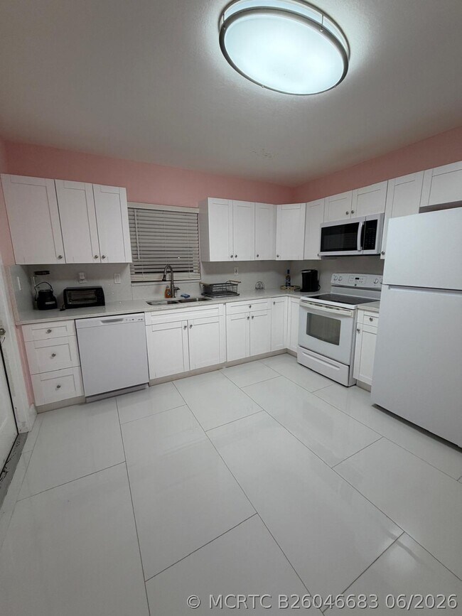 Foto del edificio - 1700 NE 146th St