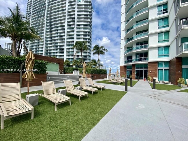Foto del edificio - 350 S Miami Ave