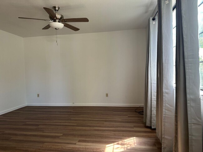 Foto del edificio - New LVP & Carpet! Great Anderson location!