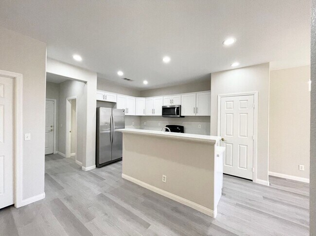 Building Photo - Gorgeous 2-story house