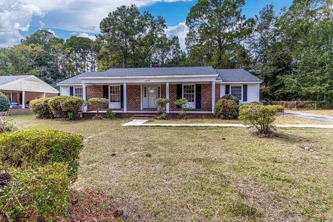Foto del edificio - SPACIOUS Brick Home ~ Great location close...