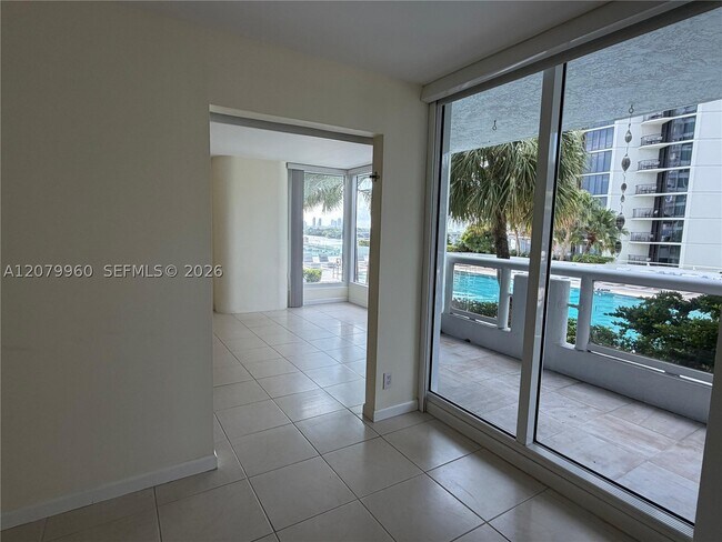 Building Photo - 1717 N Bayshore Dr