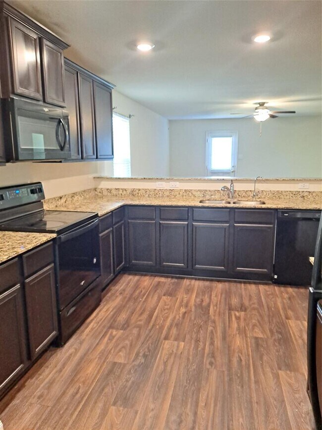 Foto del edificio - 685 Yearwood Ln
