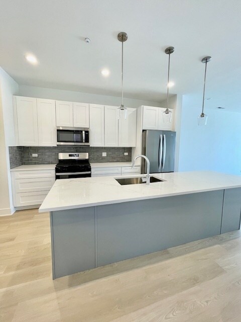 Foto del edificio - 3355 N Southport Ave